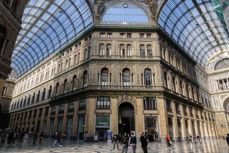 128 - Italia - Nápoles - galeria Príncipe Umberto I.jpg